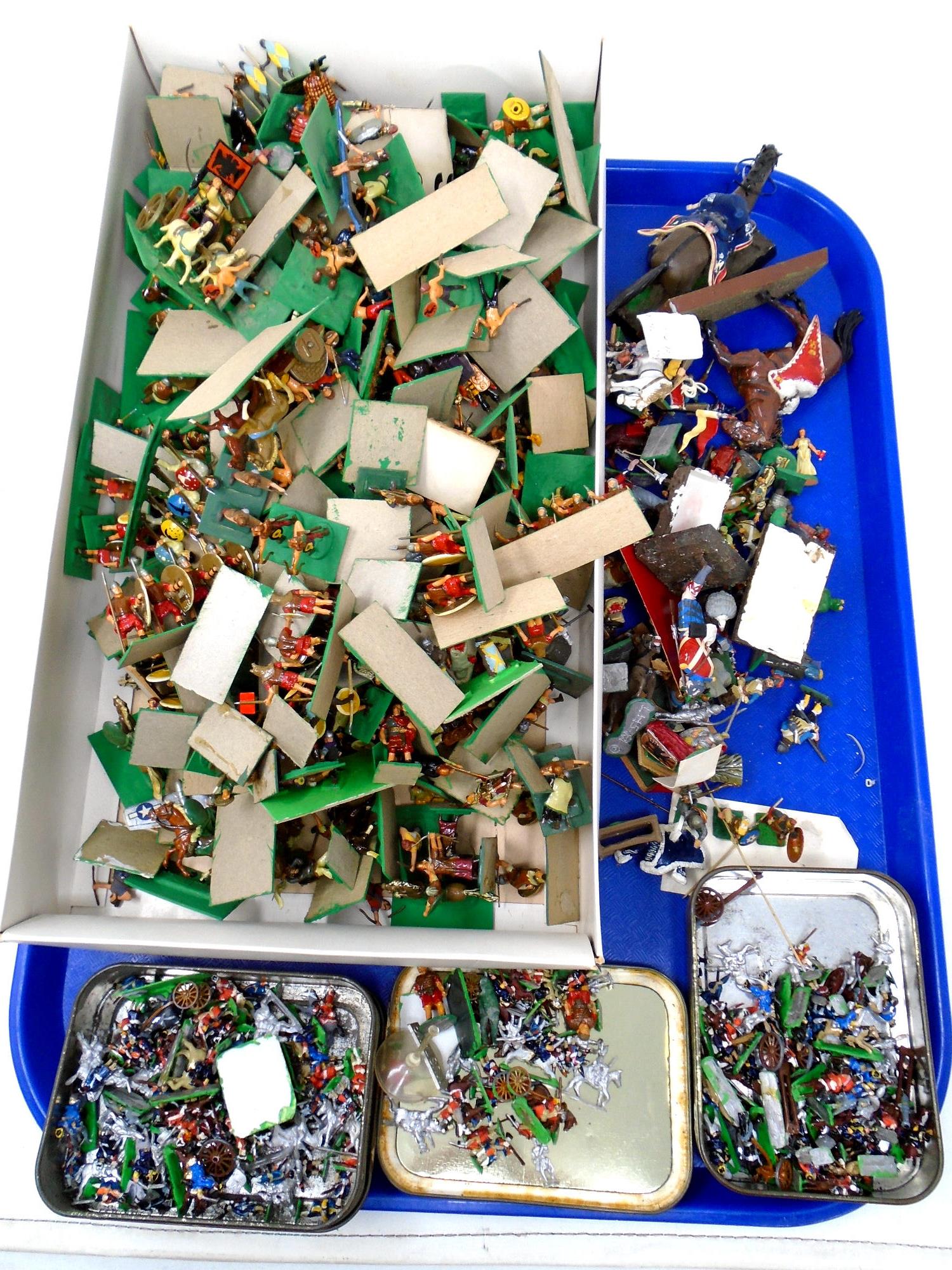 A tray of a large quantity of die cast plastic military figures including Roman soldiers, Cowboys,