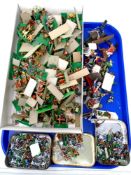 A tray of a large quantity of die cast plastic military figures including Roman soldiers, Cowboys,