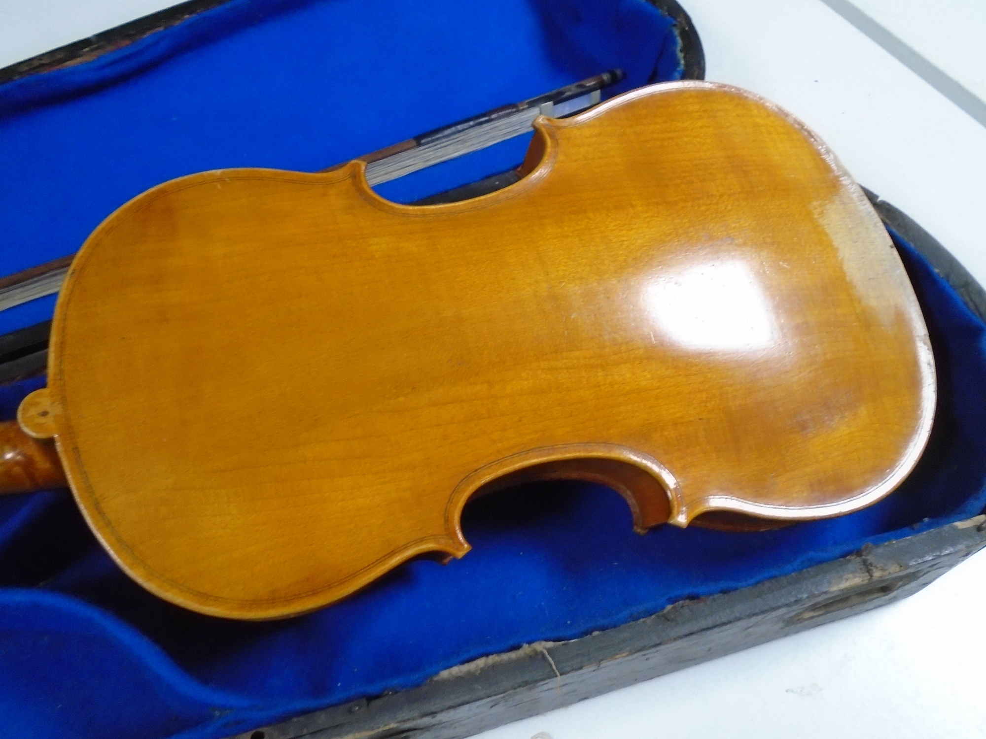 An early 20th century French Medio Fino violin, with bow stamped 'Germany', in coffin case. - Image 2 of 2