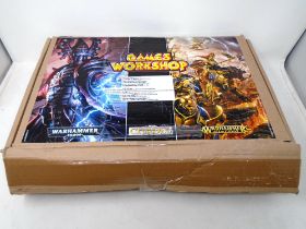 A Games Workshop Warhammer 40k Citadel Warhammer Age of Sigmar box set, data cards,