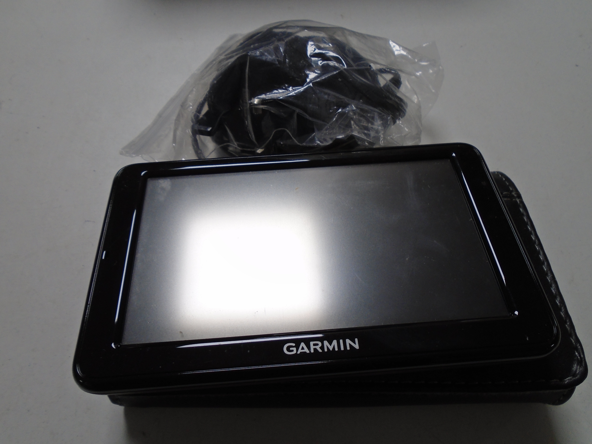 A box containing HP laptop, Garmin sat nav, Draper cordless screwdriver kit (new), - Image 2 of 2