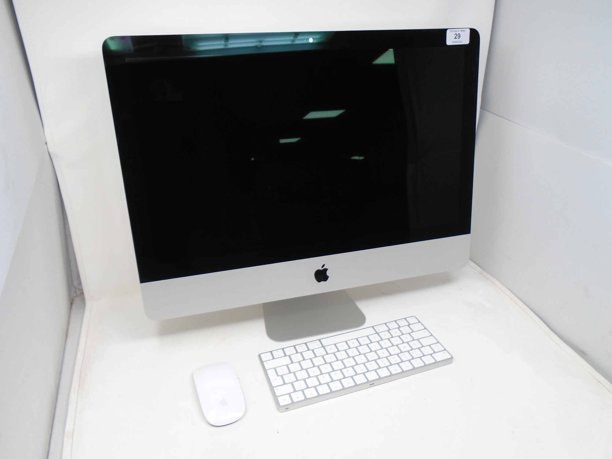 An Apple iMac 21.5'' A1418 - Core i5 2.