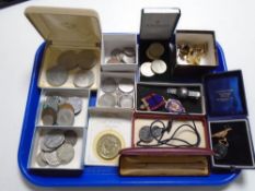 A tray containing assorted coinage, cufflinks, Yard o' Lead mechanical pencil,