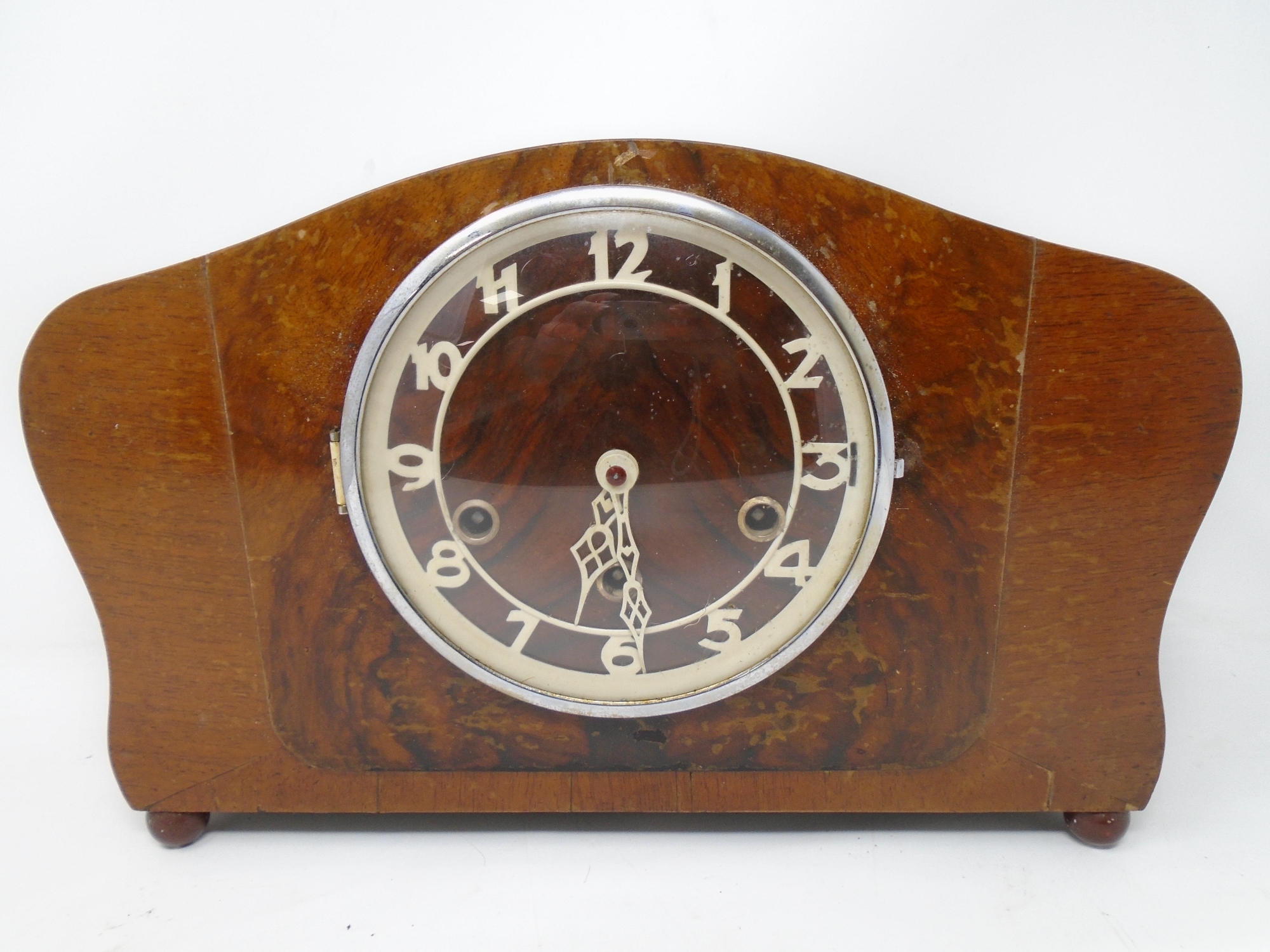 An early 20th century mantel clock.
