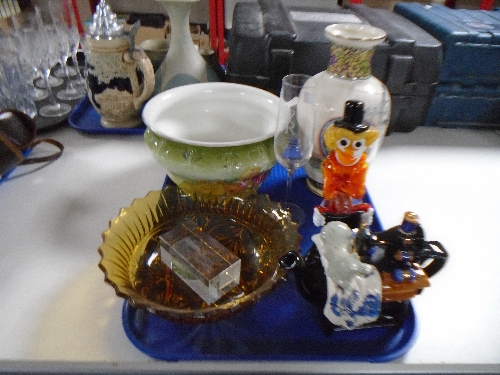 A tray containing a Japanese vase, Dartington champagne glasses, Murano glass clown etc.