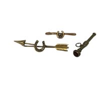 A 9ct gold horse shoe brooch together with a further yellow metal arrow brooch set with seed pearls