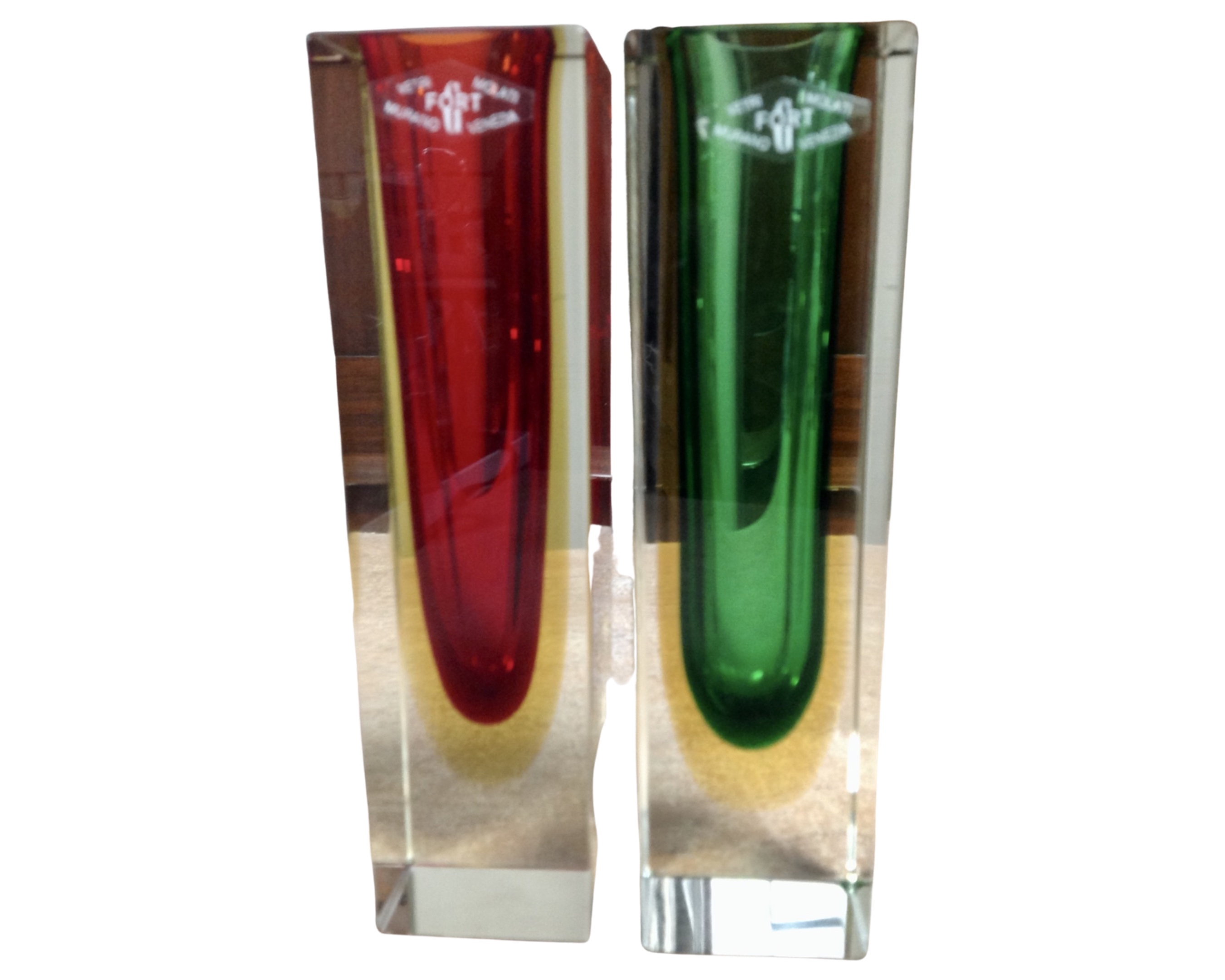 Two Murano Sommerso glass vases, green and red (height 20cm).