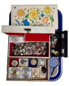 A tray containing 20th century jewellery boxes together with a cigar box containing assorted