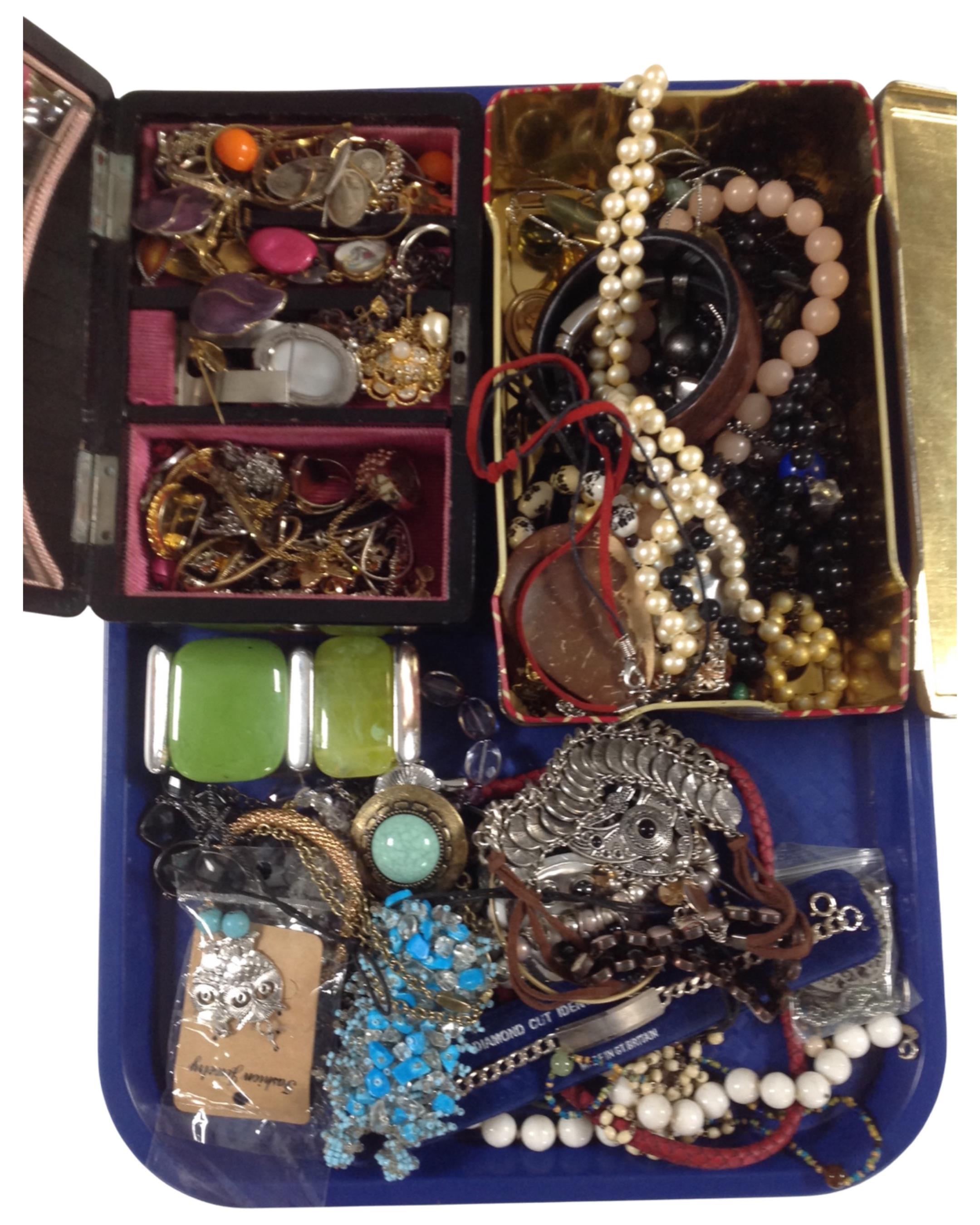 A Chinese lacquered jewellery box and a tin containing a large quantity of costume jewellery