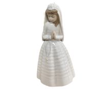 A Nao Figurine : Girl Praying (Primera Comunion), height 24 cm, boxed.