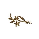 An antique 15ct gold pearl brooch, 3.5g.