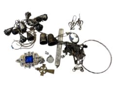 Silver jewellery including thimbles