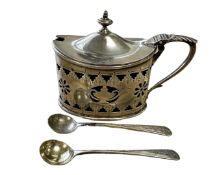 A silver mustard pot, Harrison Brothers and Howson, Sheffield 1903,