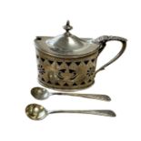 A silver mustard pot, Harrison Brothers and Howson, Sheffield 1903,