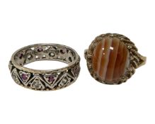 A 9ct gold agate set ring together with a 9ct gold and silver band ring.