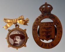 A 1915 War Service medal and photographic brooch (2)
