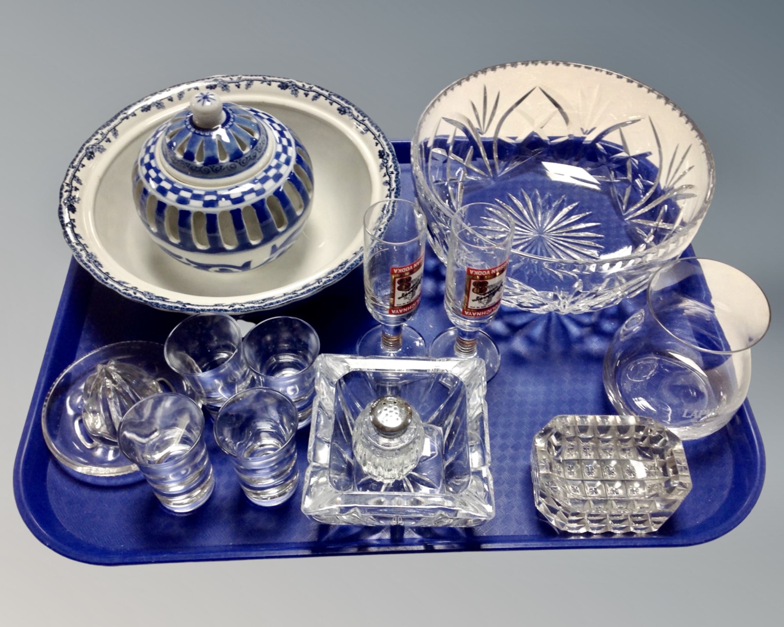 Two trays of assorted glass ware : drinking glasses, wine carafes, - Image 2 of 2