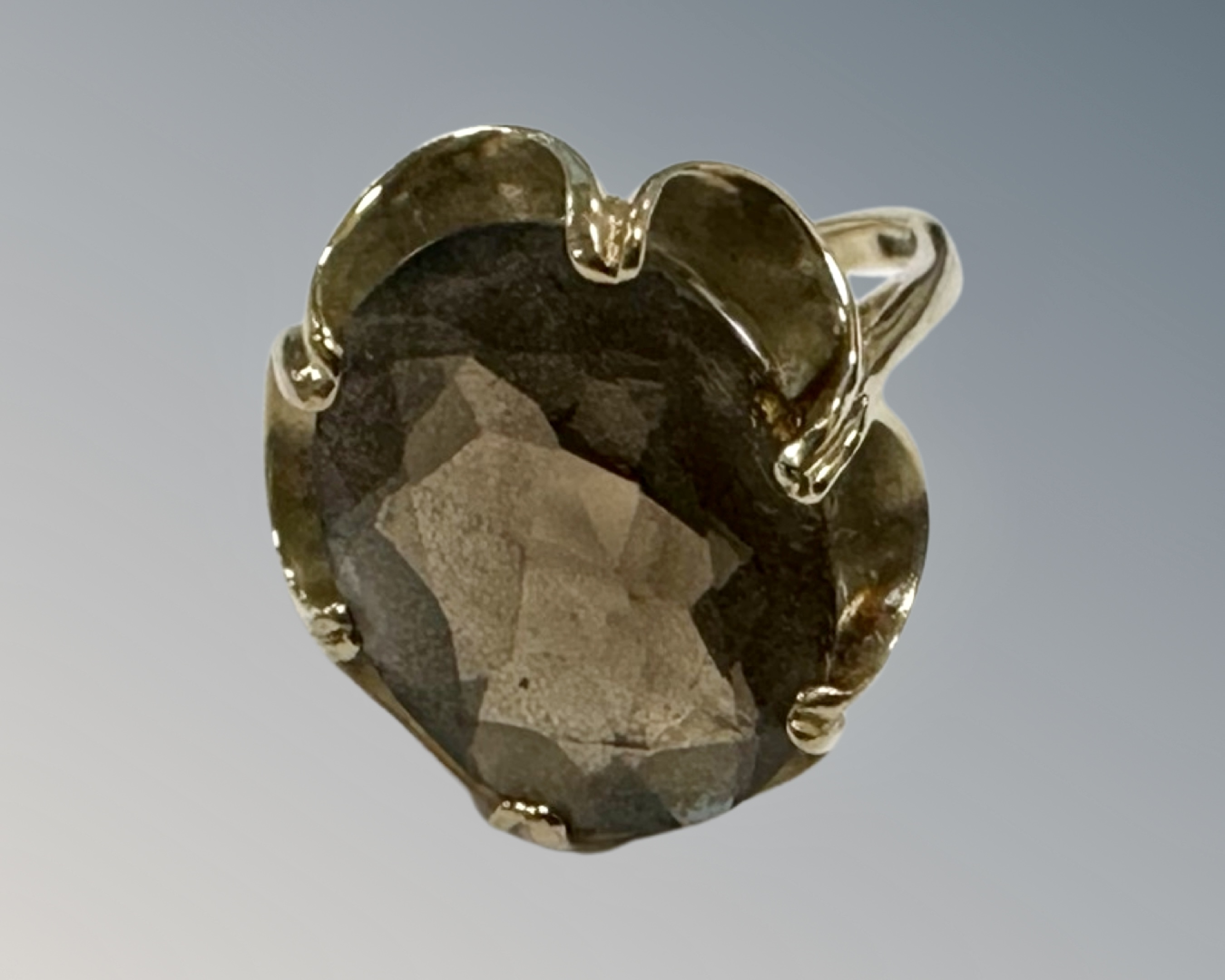 A 9ct yellow gold smokey quartz ring, size L, 4g.