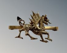 A 9ct yellow gold bar brooch modelled as a dragon, 7g, length 4 cm.