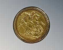 A 9ct yellow gold George V 1913 full sovereign ring, size O, 14.6g.