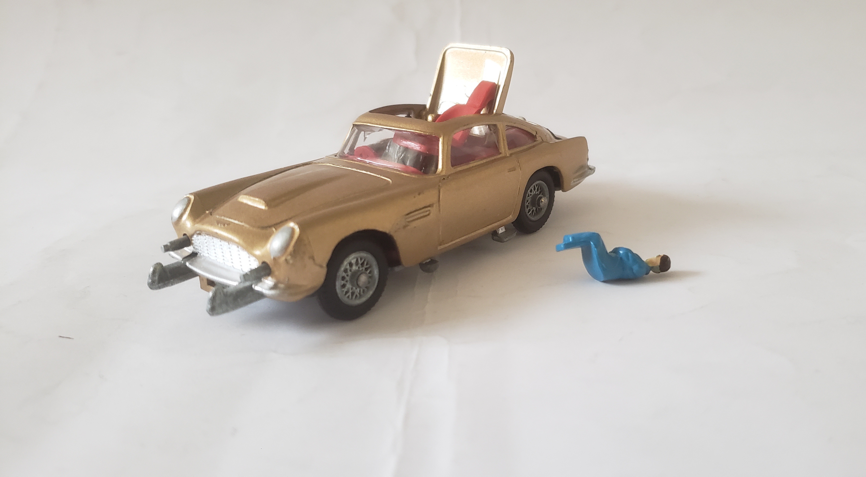 JAMES BOND, Corgi Toy no. 261 James Bonds Aston Martin D.B.5, with box, VG to EX - Image 2 of 3