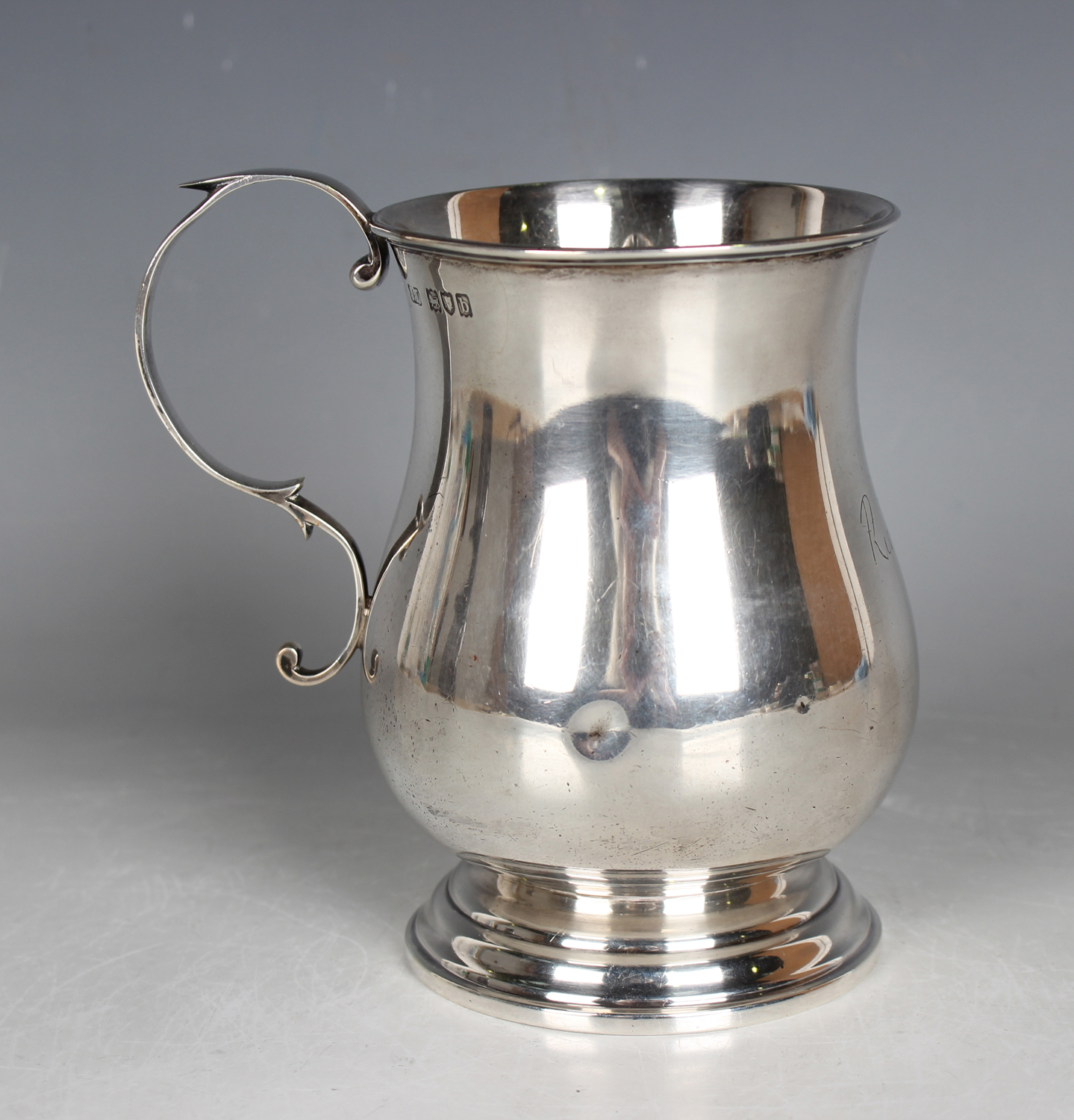 A late Victorian silver baluster tankard with scroll handle and circular stepped foot, London 1897