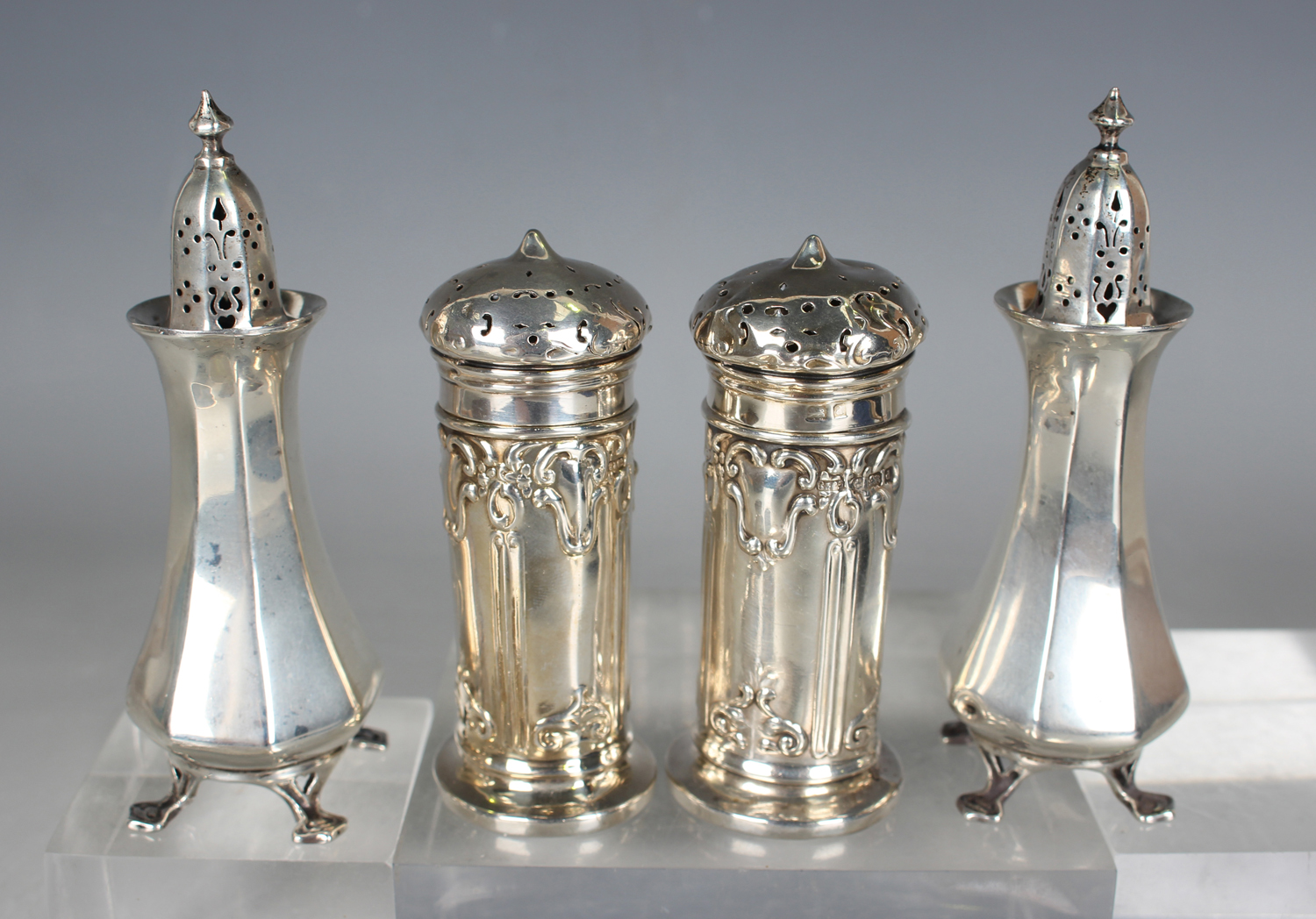 A pair of Edwardian silver cylindrical pepper casters, embossed with scrolls, Birmingham 1903, - Image 3 of 3