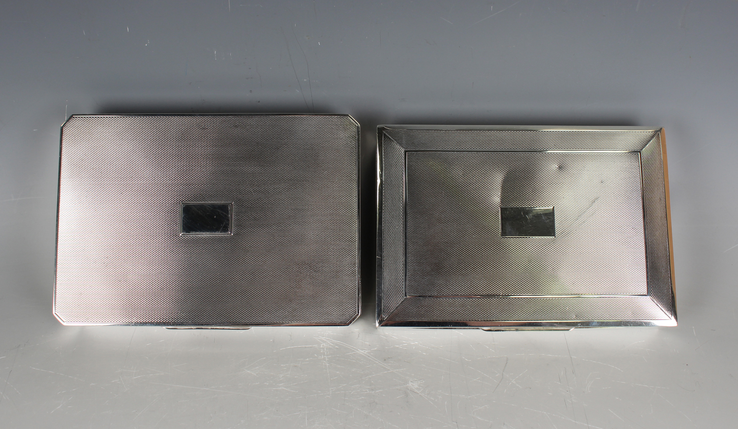 Two Elizabeth II silver rectangular cigarette boxes, each with an engine turned hinged lid, - Image 4 of 4