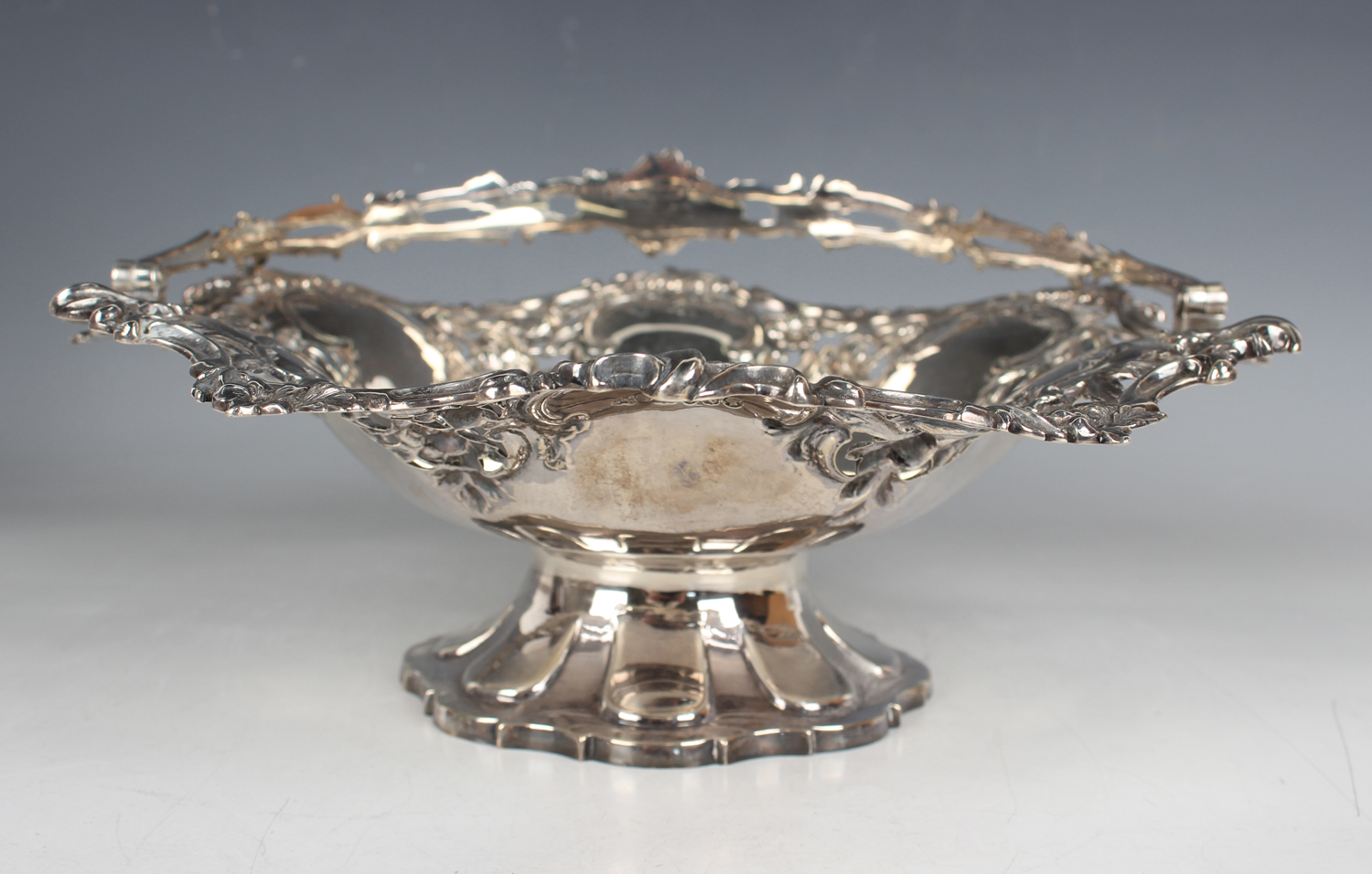 An early Victorian silver circular basket with pierced swing handle, the sides decorated in relief - Image 3 of 4