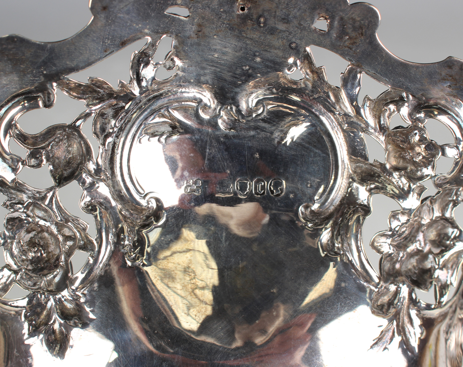 An early Victorian silver circular basket with pierced swing handle, the sides decorated in relief - Image 2 of 4