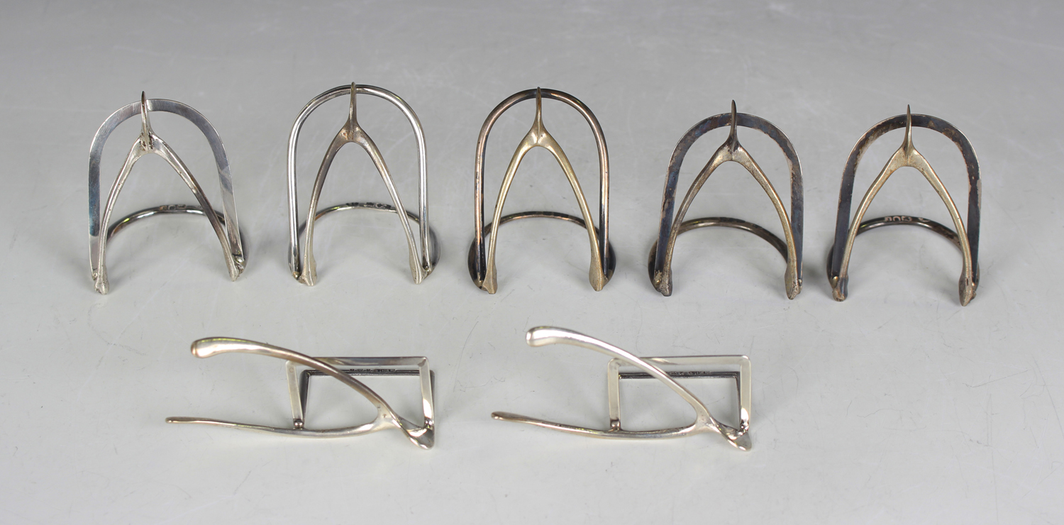 A set of five silver menu holders, each of arched form with wishbone fronts, London 1897 and 1901 by