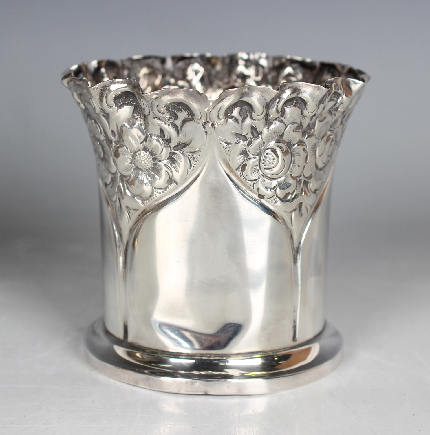 An Edwardian silver vase of slightly flared cylindrical form, embossed with panels of flowers, on - Image 3 of 4