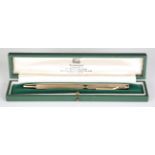 A modern 9ct gold ballpoint pen, Birmingham 2001 by WM, in a green leather case, detailed with