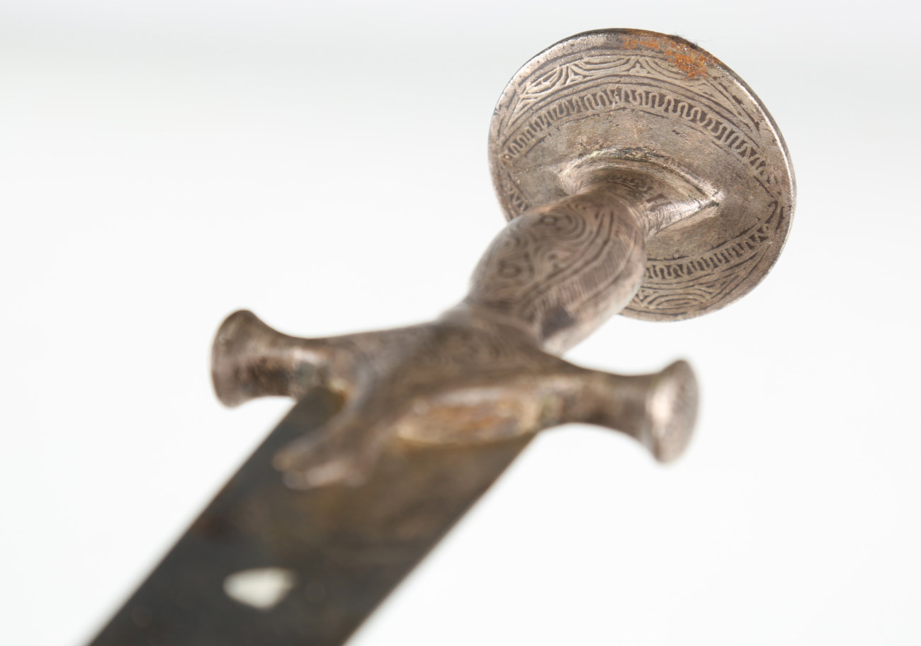 A 19th century Indian tulwar with curved watered blade, blade length 84cm, damascened steel hilt, - Image 4 of 9