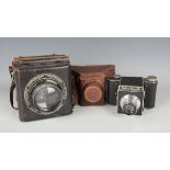 A Kochmann Reflex-Korelle camera with Victar 1:2.9 f=7.5cm lens, leather cased, together with a