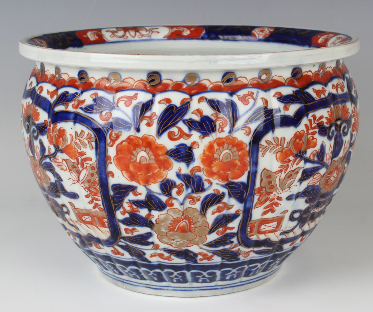 A Japanese Imari porcelain jardinière, Meiji period, of lobed circular form, painted and gilt with - Image 7 of 7