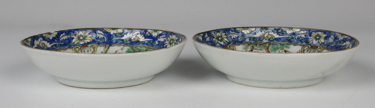 A pair of Chinese porcelain saucers, late Qing dynasty, each painted with segmented famille verte - Image 2 of 5