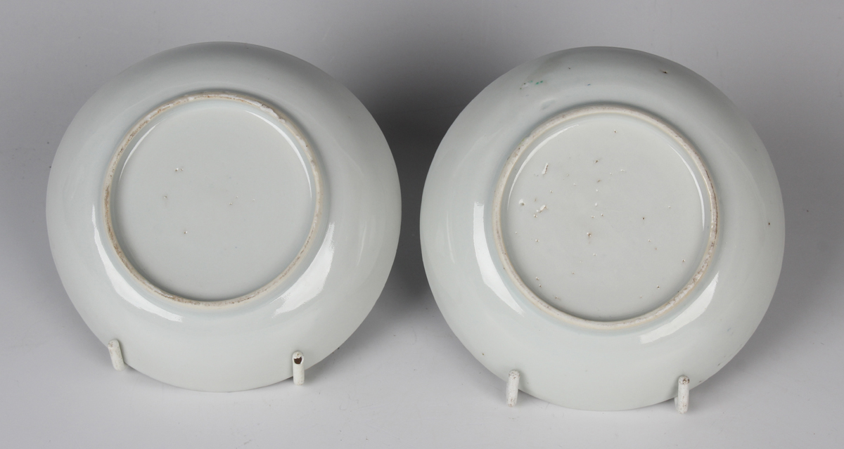 A pair of Chinese porcelain saucers, late Qing dynasty, each painted with segmented famille verte - Image 3 of 5