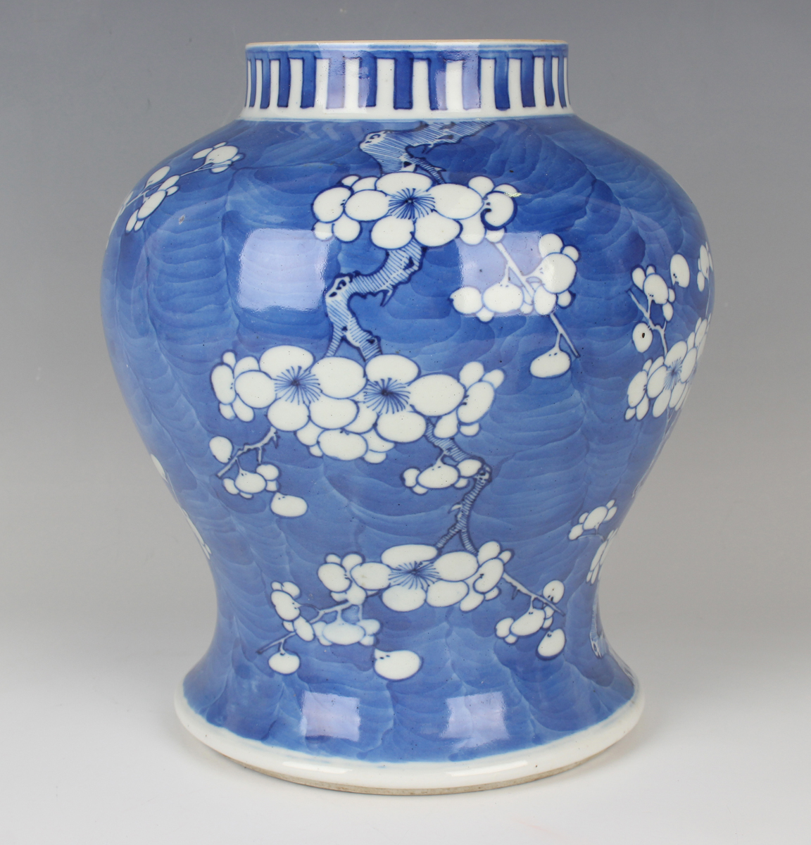 A Chinese blue and white porcelain jar, late Qing dynasty, of baluster form, painted with branches - Image 8 of 9