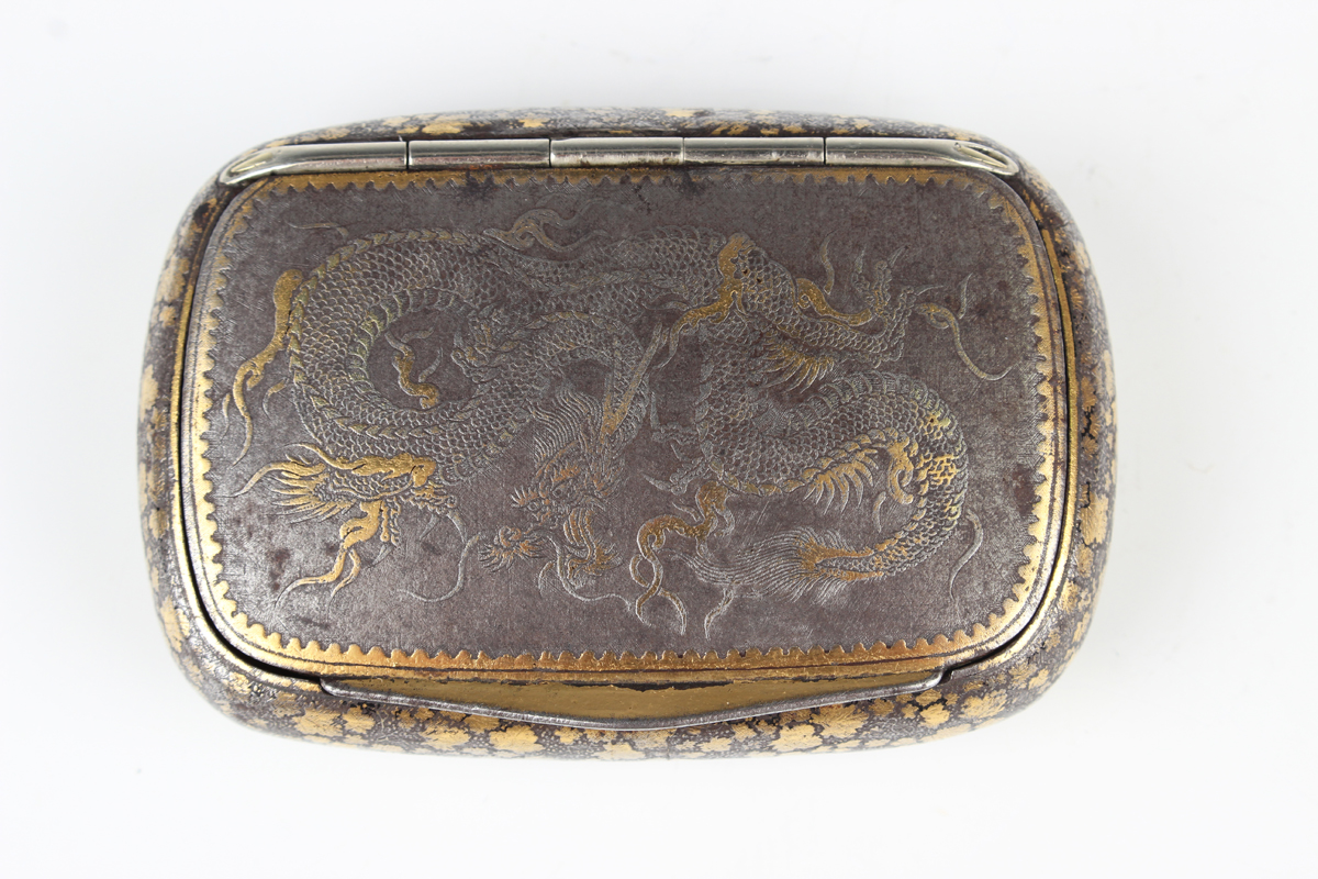 A Japanese damascened iron snuff box, Meiji period, of oblong form, the hinged lid finely worked - Image 9 of 9