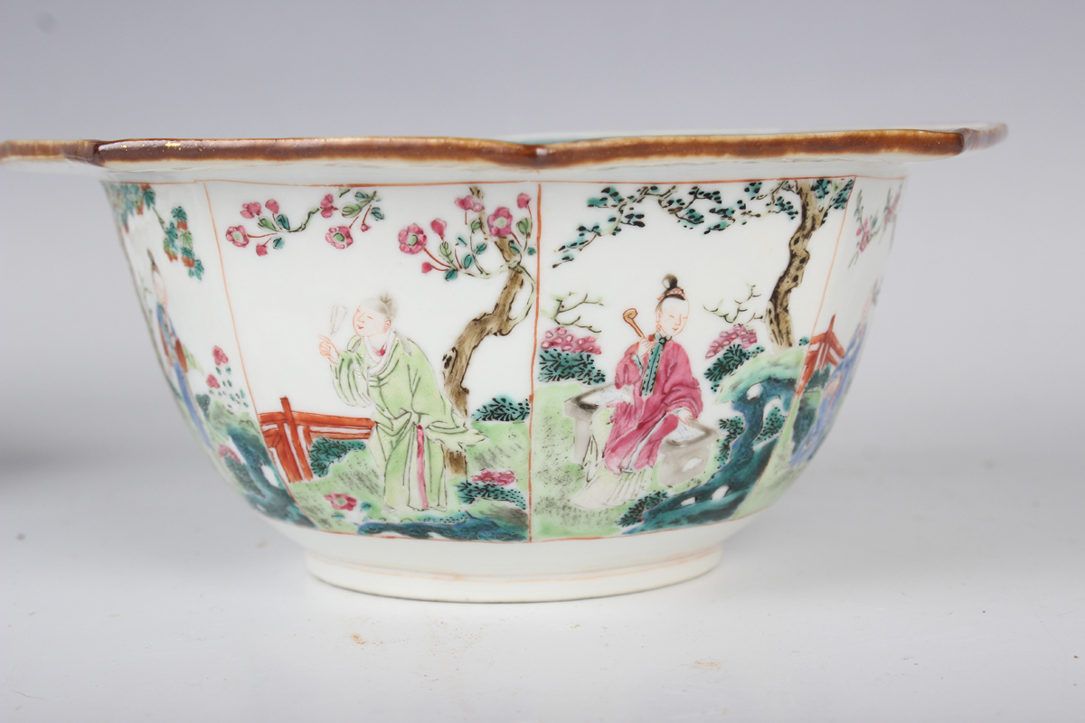 A pair of Chinese famille rose porcelain octagonal bowls and stands, 19th century, each facet - Image 15 of 18