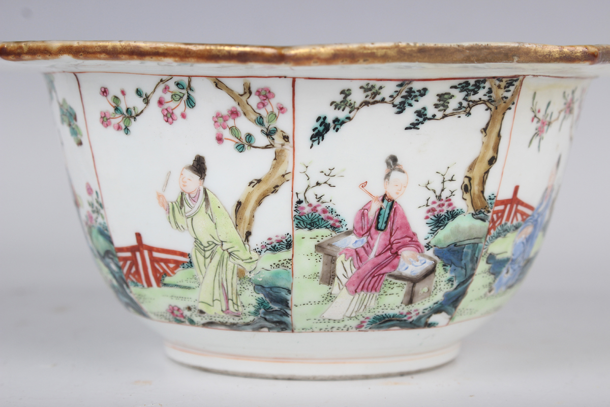 A pair of Chinese famille rose porcelain octagonal bowls and stands, 19th century, each facet - Image 7 of 18