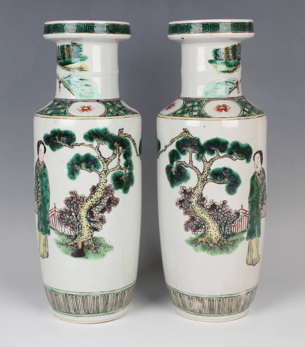 A pair of Chinese famille verte porcelain rouleau vases, late Qing dynasty, each painted with two - Image 6 of 9
