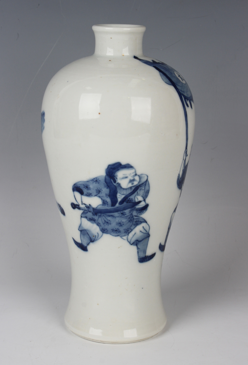 A Chinese blue and white porcelain meiping, probably 20th century, the baluster body painted with - Image 8 of 9