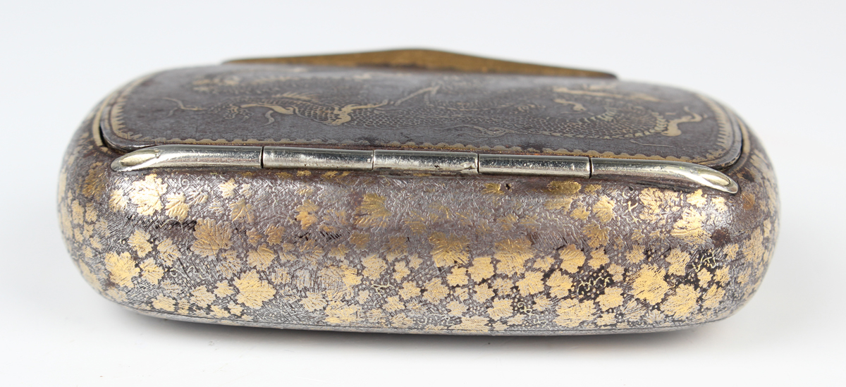 A Japanese damascened iron snuff box, Meiji period, of oblong form, the hinged lid finely worked - Image 6 of 9