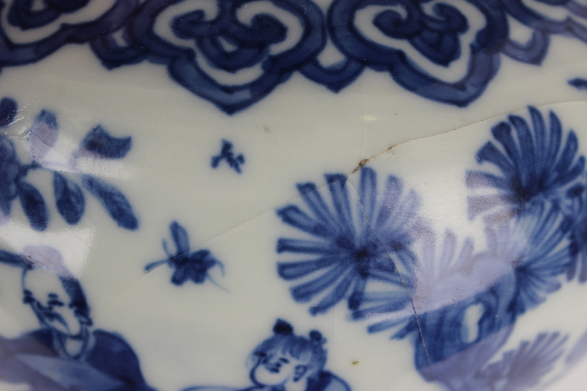 A Chinese blue and white porcelain pot, mark of Wanli but probably later, of squat baluster form, - Image 6 of 15