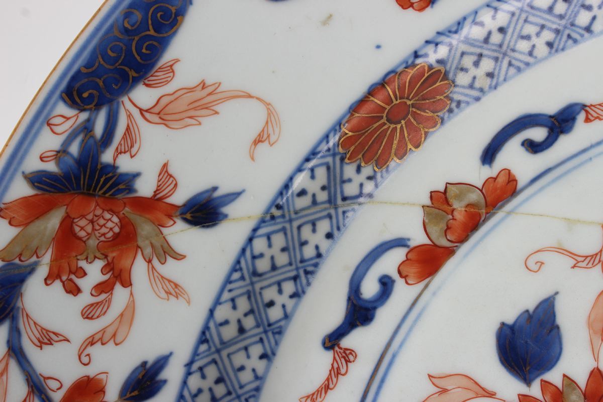 A Chinese blue and white porcelain guglet, late 18th century, painted with pavilions and trees in - Image 5 of 16