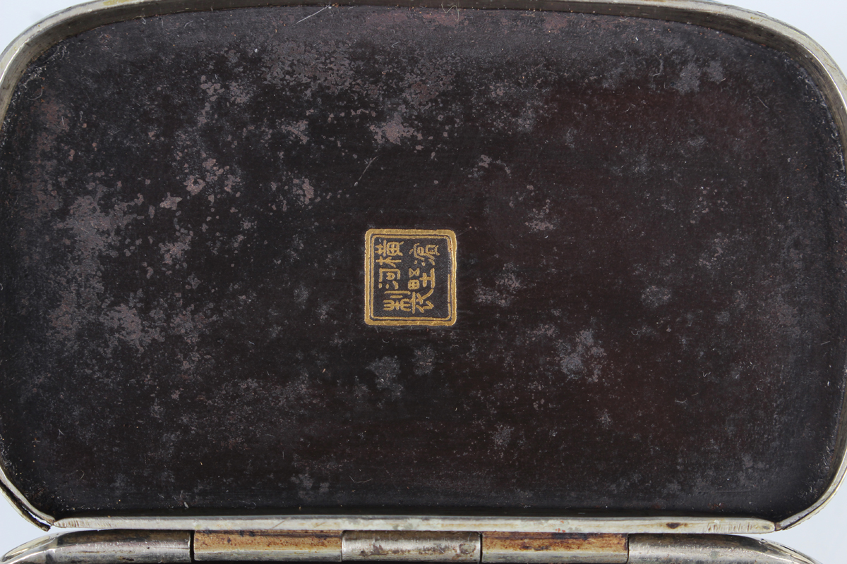 A Japanese damascened iron snuff box, Meiji period, of oblong form, the hinged lid finely worked - Image 3 of 9