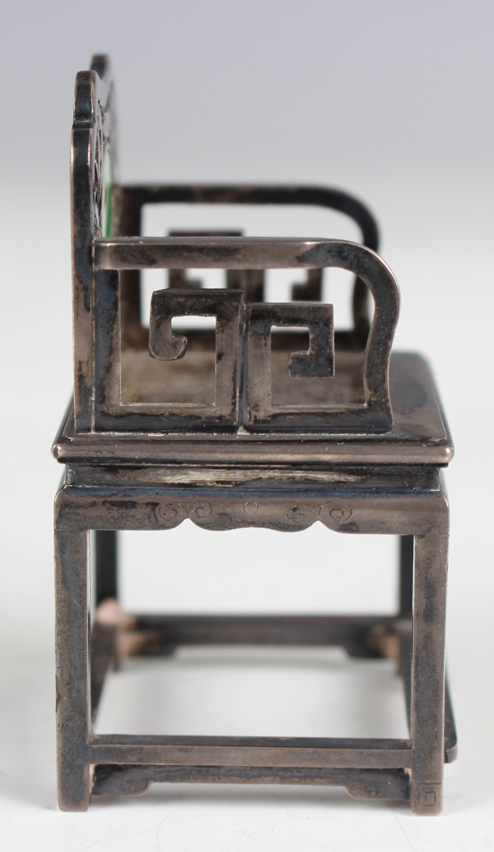 A Chinese export silver miniature armchair by Luen Wo, early 20th century, the pierced floral and - Image 4 of 8