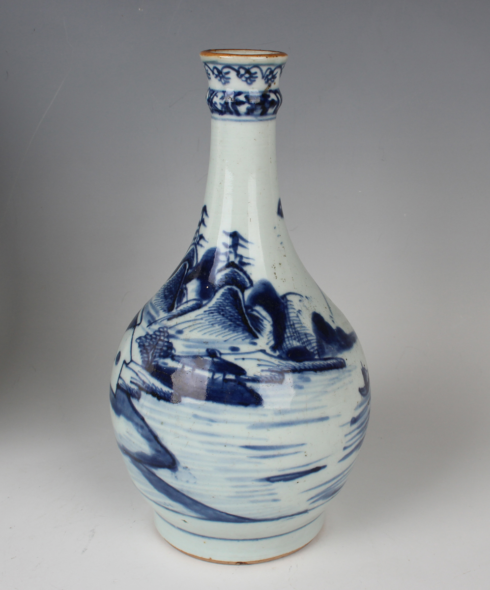 A Chinese blue and white porcelain guglet, late 18th century, painted with pavilions and trees in - Image 15 of 16